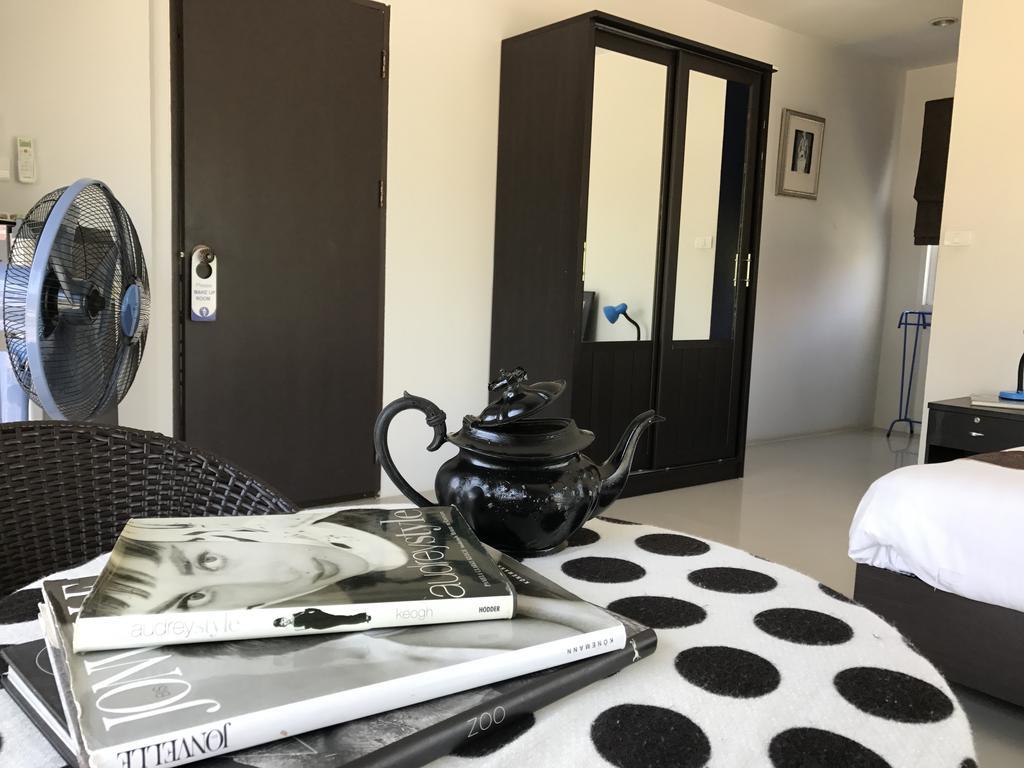 But Different Phuket Boutique Hotel Nai Harn Extérieur photo