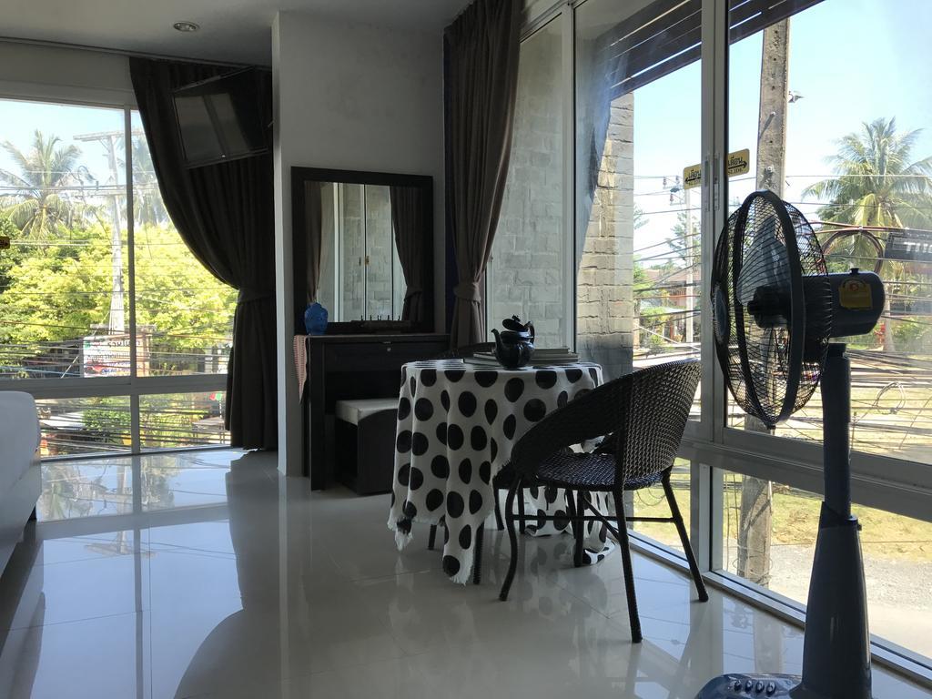 But Different Phuket Boutique Hotel Nai Harn Extérieur photo