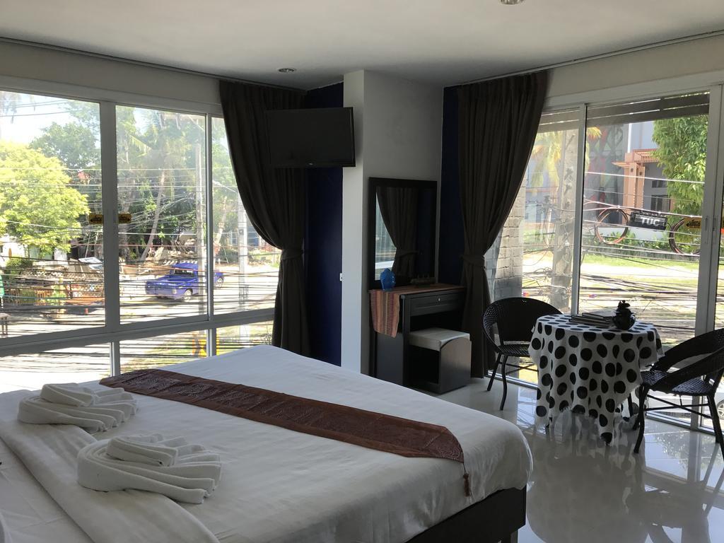 But Different Phuket Boutique Hotel Nai Harn Extérieur photo