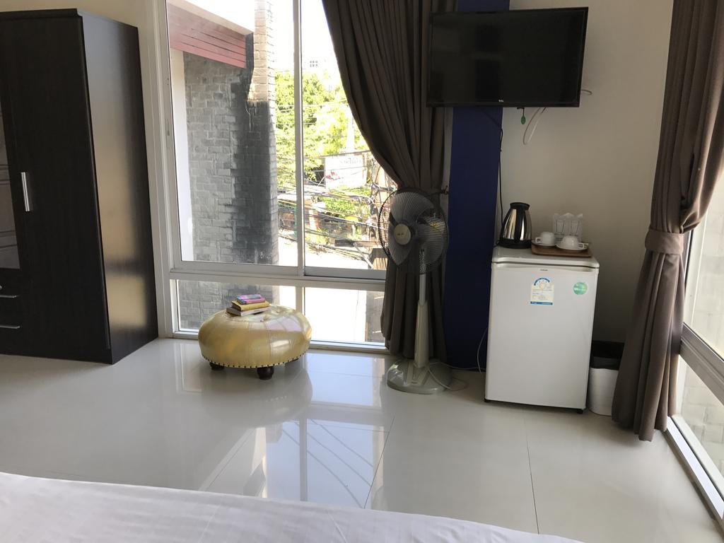 But Different Phuket Boutique Hotel Nai Harn Extérieur photo