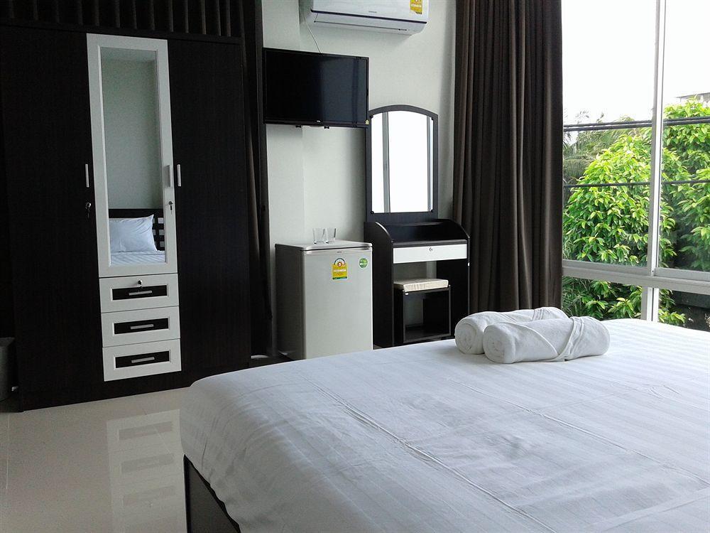 But Different Phuket Boutique Hotel Nai Harn Extérieur photo