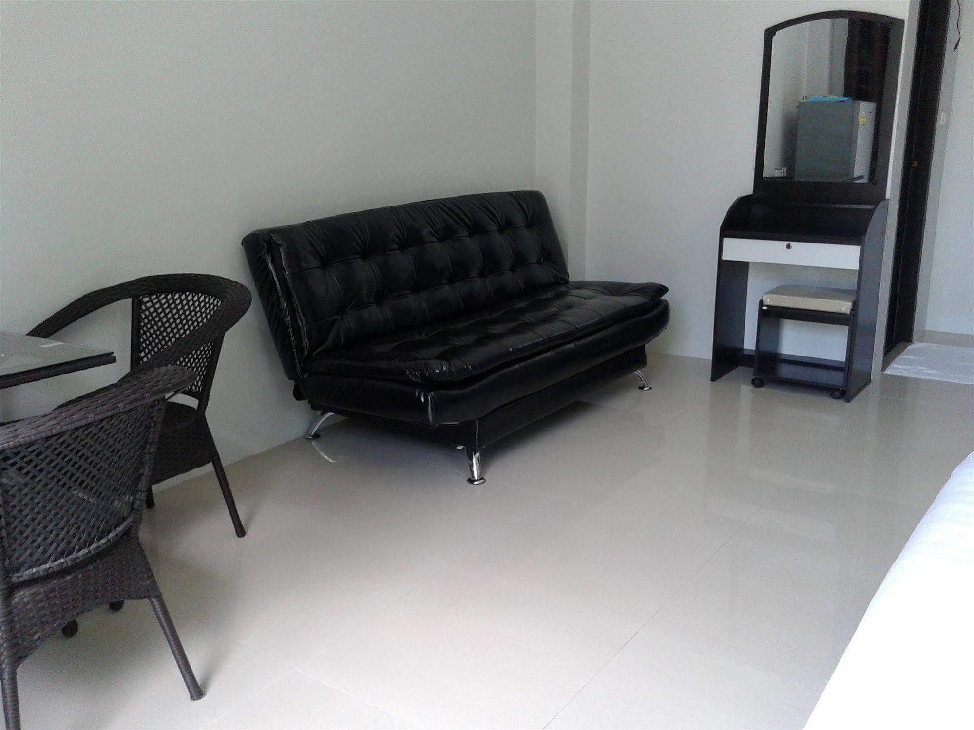 But Different Phuket Boutique Hotel Nai Harn Extérieur photo