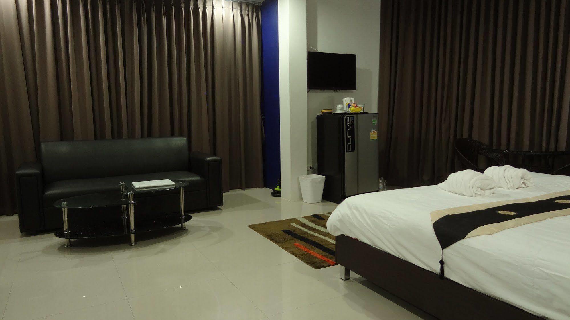 But Different Phuket Boutique Hotel Nai Harn Extérieur photo