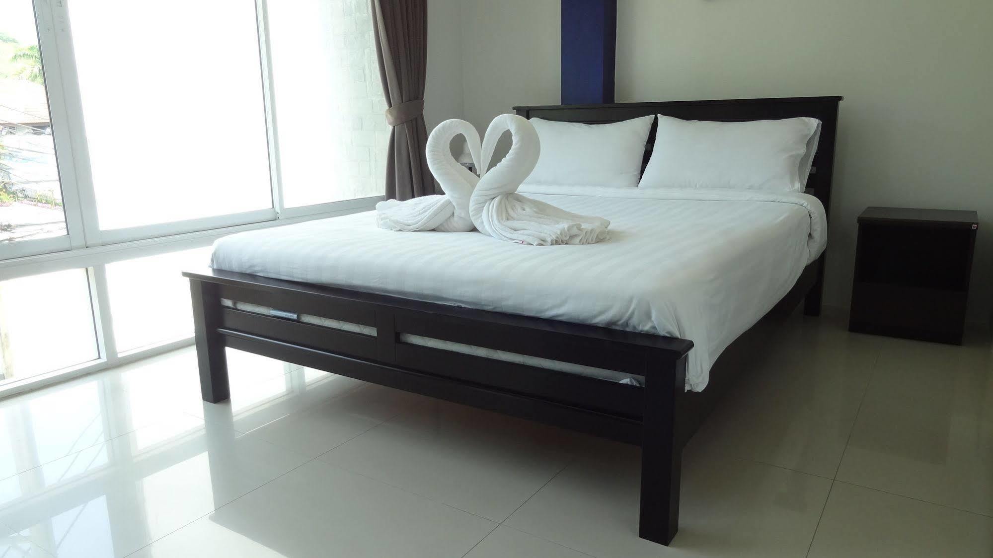 But Different Phuket Boutique Hotel Nai Harn Extérieur photo