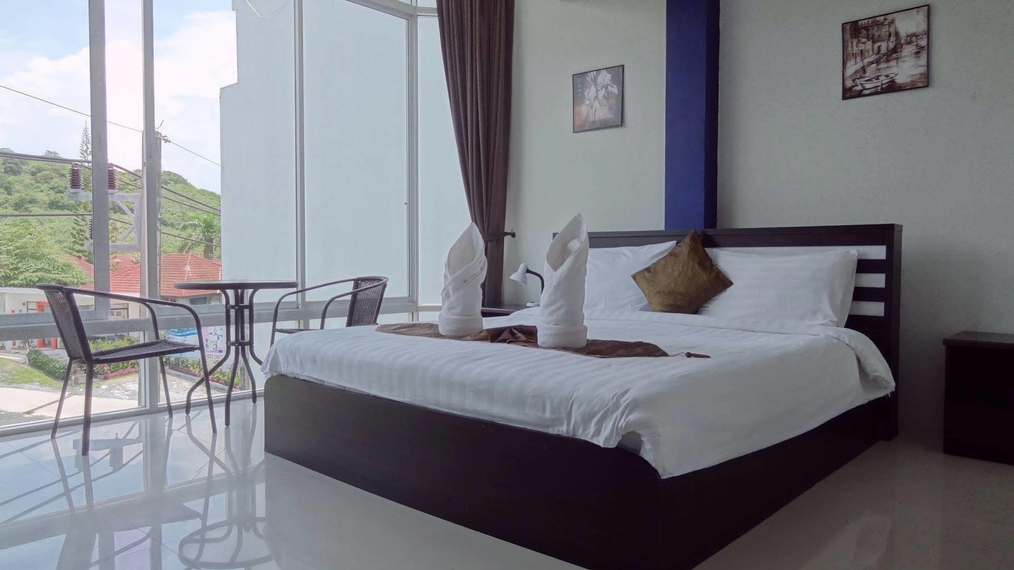 But Different Phuket Boutique Hotel Nai Harn Extérieur photo