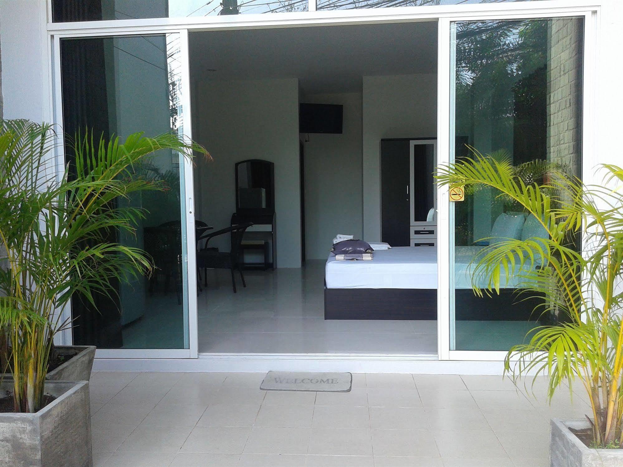 But Different Phuket Boutique Hotel Nai Harn Extérieur photo