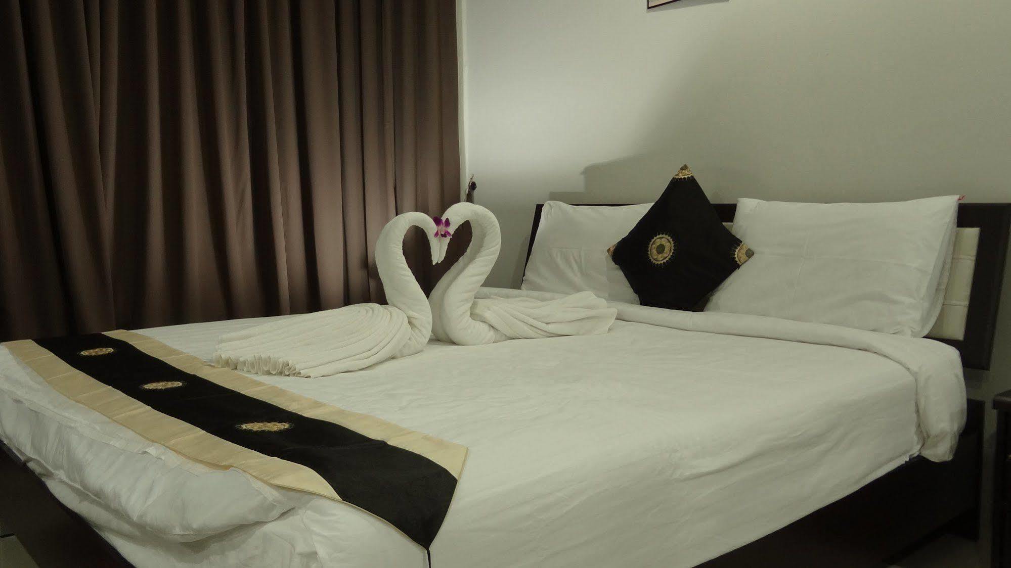 But Different Phuket Boutique Hotel Nai Harn Extérieur photo