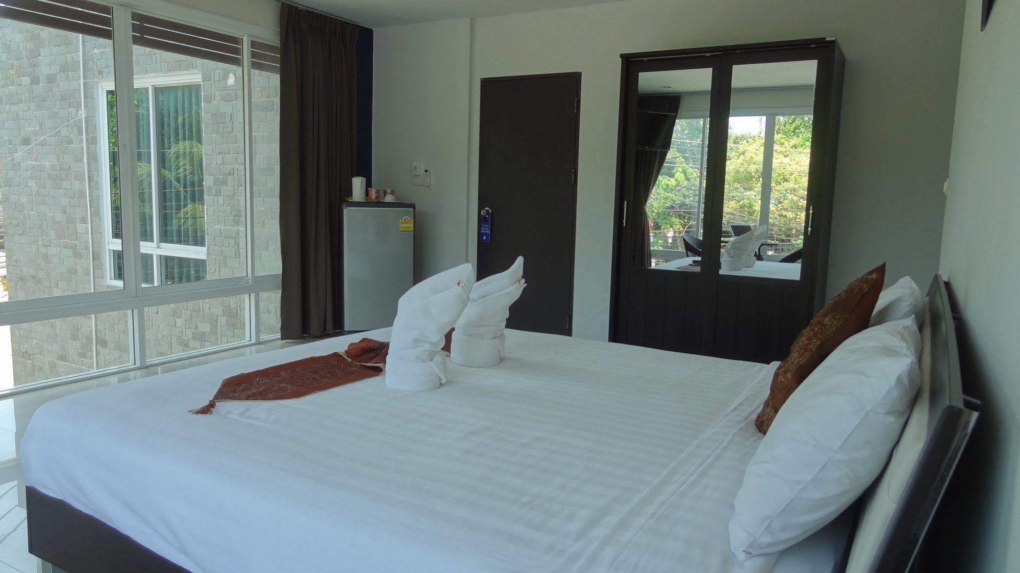 But Different Phuket Boutique Hotel Nai Harn Extérieur photo
