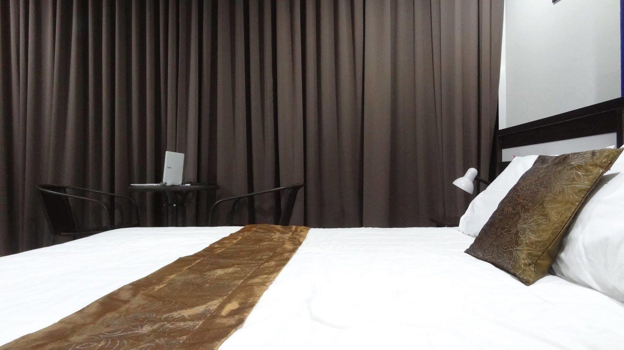 But Different Phuket Boutique Hotel Nai Harn Extérieur photo